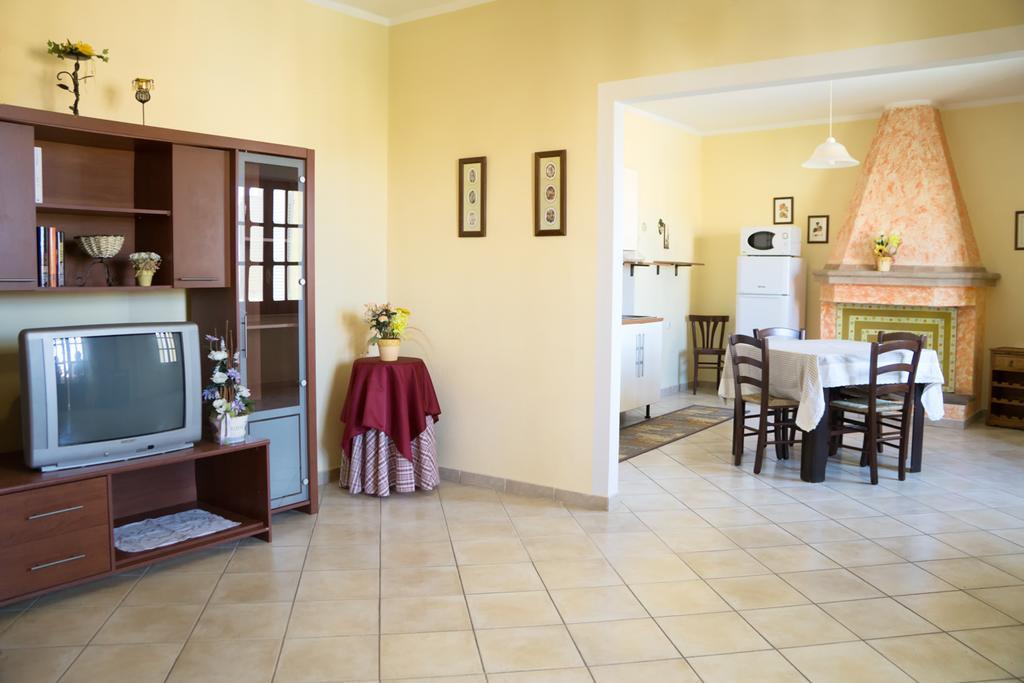 Casa Vacanza Da Luisa San Giovanni Suèrgiu Екстериор снимка